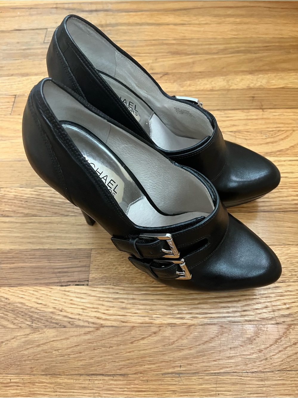 Michael Kors Becca Black Pumps Buckle Side Slip 7.5 Excellent Condition